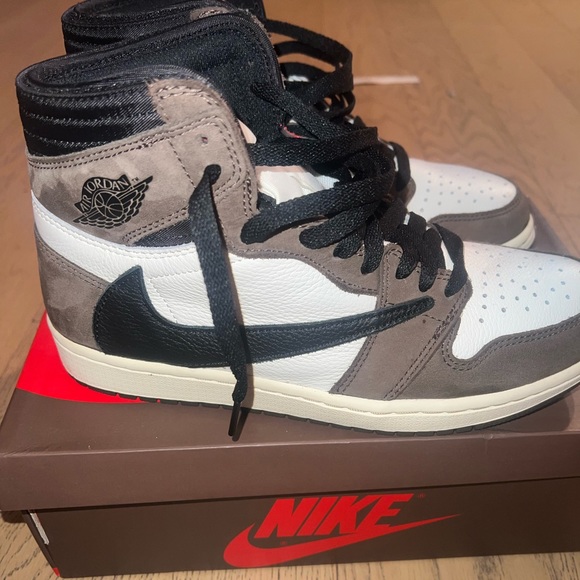 TRAVIS SCOTT x AIR JORDAN 1 RETRO HIGH OG ‘Mocha’ SIZE 8 1/2 MEN - Picture 3 of 6